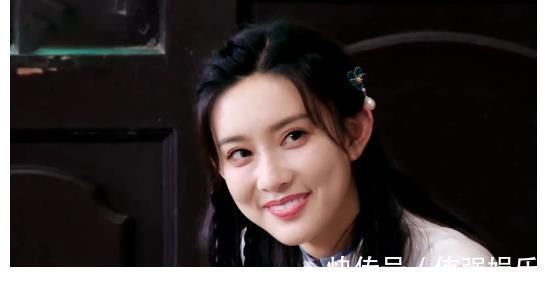 《跑男》新晋卑微女嘉宾，被叫错名字也不敢话多，全程坐角落赔笑