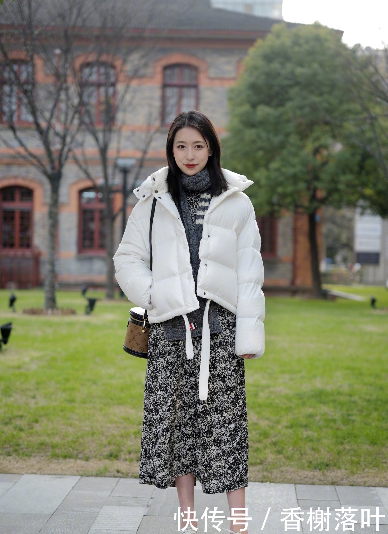 宽松版型|有一种羽绒服,叫“过腰不过膝”,时髦保暖又显高,很适合小个子