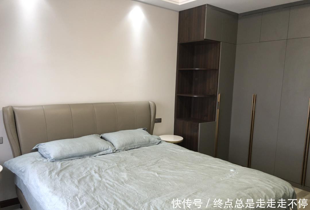 灰色调|新家终于完工，硬包做电视墙很喜欢，全屋灰色调非常耐看，晒晒