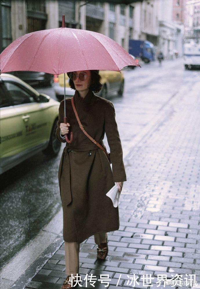 造型|上了年纪的女人别轻易说老,看三木妈妈的高级感穿搭,贵气又减龄