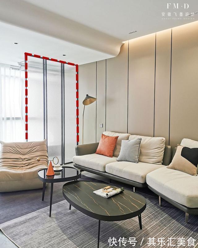 设计|同样是把阳台打通,他家设计巧妙,一头洗衣一头储物,中间砌地台