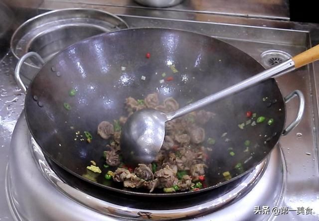 入味|酸辣鸡胗怎么做才脆嫩入味，学会这几个窍门，在家做出饭店的味道