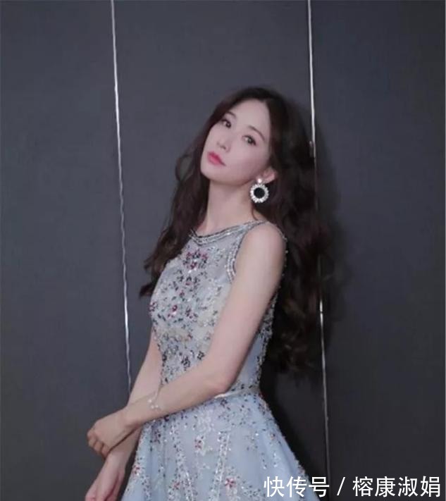 阿姨|女人过了50就放弃“黑长直”吧!换上这5种发型,阿姨变回姐姐