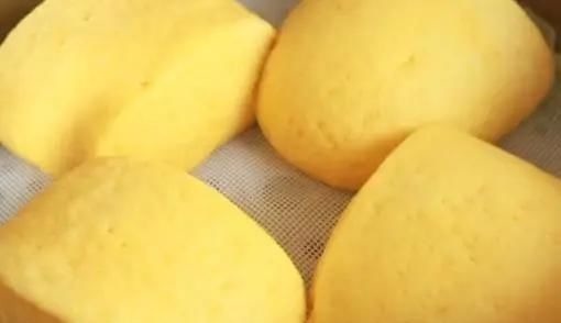 家里有玉米面一定要学做它,不用烤箱,咬一口直掉渣,太香了