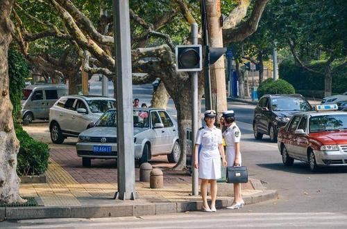 百座荒废的私人大宅，如今可以进入参观一探它的美丽了