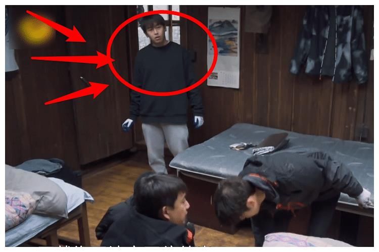 黄磊何炅商量拼床,看到彭昱畅的反应,学霸和学渣的区别很明显