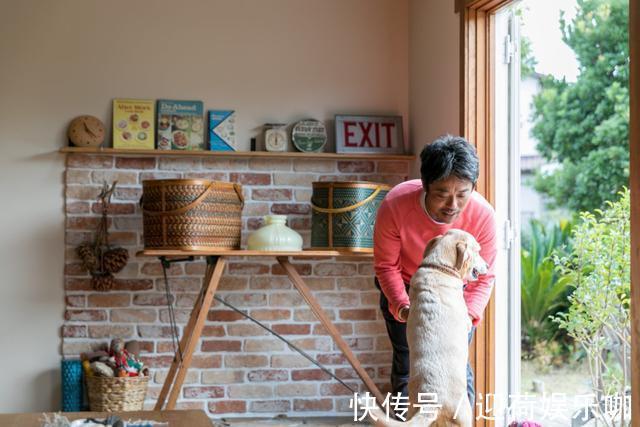 两只狗|70后夫妻的朴素生活:自律18年从不断舍离,家中照样干干净净