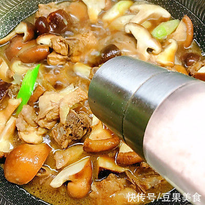 香菇焖鸡|自制香菇焖鸡，再也不用买了