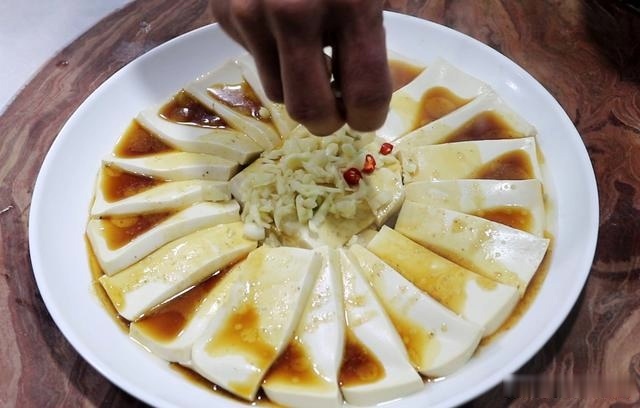 翻倍|10分钟做一盘家常蒸豆腐,口感滑嫩,营养翻倍,美味解馋下酒下饭