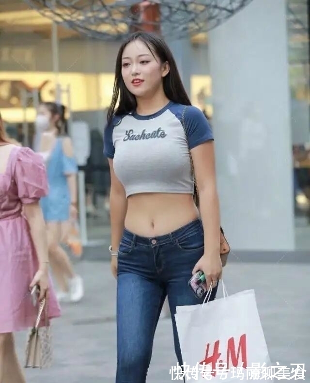 穿搭 牛仔裤别乱穿，这样搭时髦又显瘦，才是牛仔裤的正确打开方式