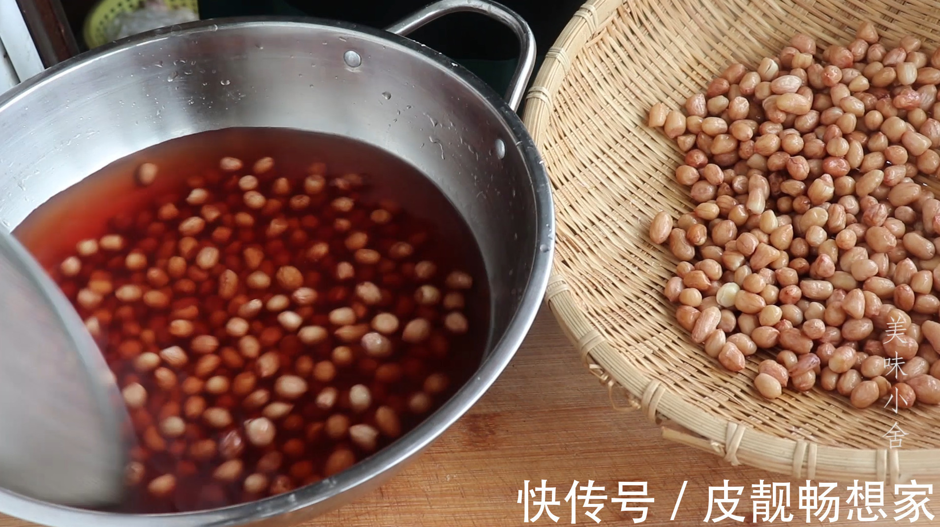 花生米别油炸着吃了,教你一个特色小吃做法,香酥脆爽,下酒必备