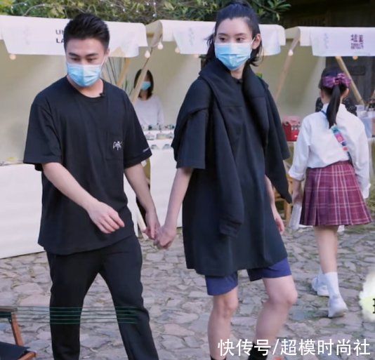  超模|32岁刘雯佛系穿搭太美！毛衣配牛仔裤显朴素，网友：超模界清流