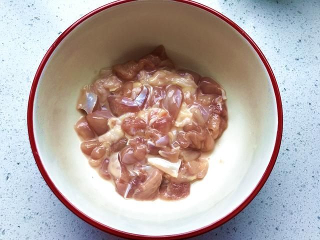 鸡丁|秋天了，吃鱼吃肉不如吃它，软嫩弹牙不上火，配米饭真香啊