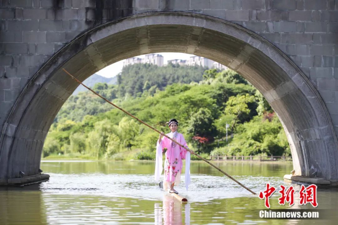 中国功夫|凭一根竹子就能畅游江河？95后女孩“独竹漂”功夫了得
