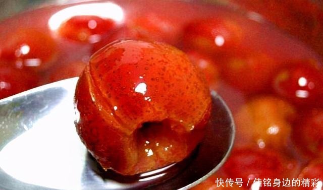 这罐头我家每年都做,果香糯汁酸甜,吃上半年也不坏