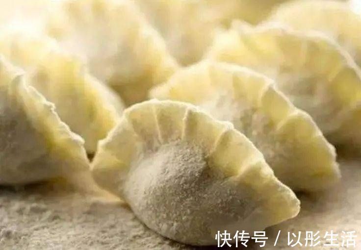 冻饺子前，往表皮撒点“它”，饺子不粘不开裂
