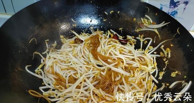 秋冬少吃丝瓜冬瓜多吃这菜，便宜又营养，不放肉也很香，儿子爱吃！