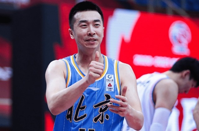 北京男篮|CBA不平静!首钢动作不断,23岁神塔证明自己,一人续约惹怒球迷
