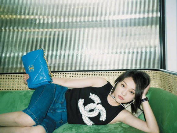 自降咖位跪舔流量鲜肉？又一奢侈品牌跌落神坛？