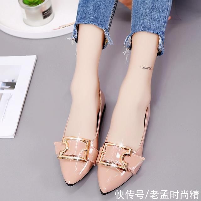 尖头|秋天穿小皮鞋知道要怎么搭吗?现在教你一招，搭裤子或裙子都出众