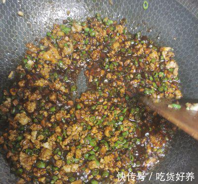 朋友圈|这道家庭版炸酱面拍照发到朋友圈,都在夸我厨艺高