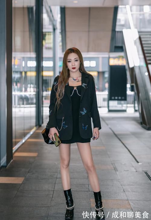 养生裙 冬日街头的裙装搭配绝对很特别,这几条保暖的养生裙,抓紧穿起来