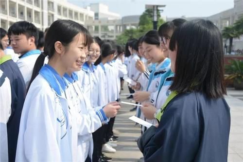 初三学生压力大，快坚持不下去了，怎么办？快速提高成绩很简单