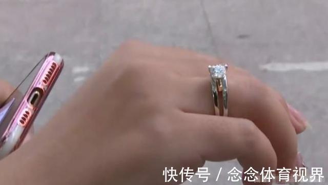 假货|女子买1克拉钻戒,聚会时被看出是假货,商家不承认