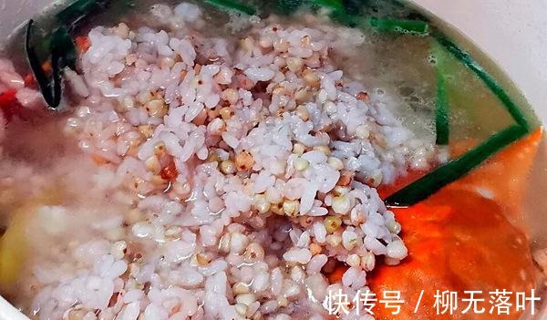 极速降温,煲个暖心又暖胃的蟹肉粥,就是舒服!