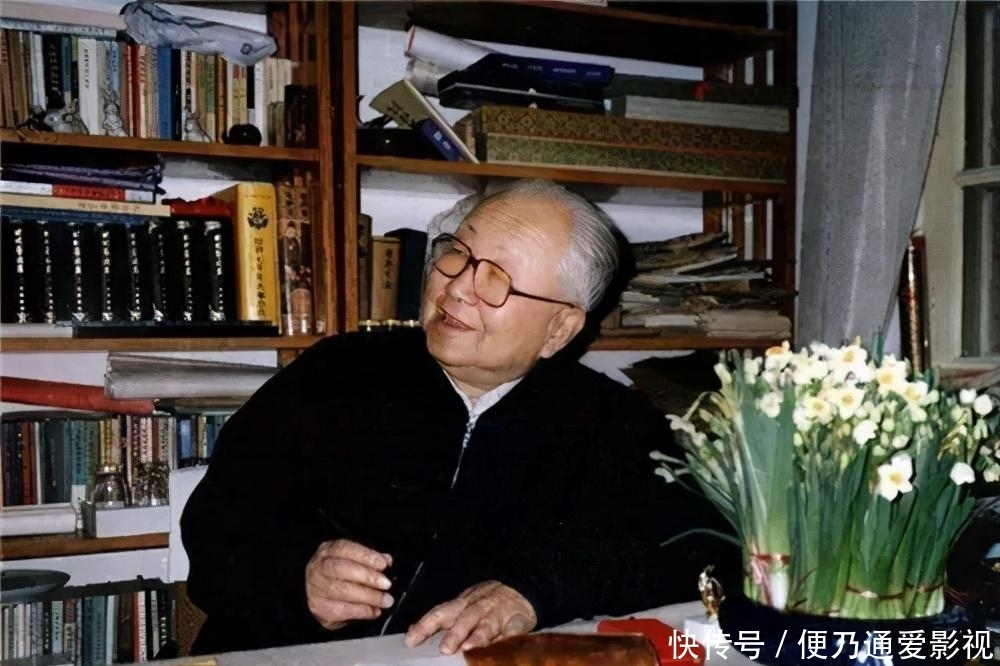 究竟|启功题写报头,被质疑“写错字”,换成印刷体,究竟是谁没文化?