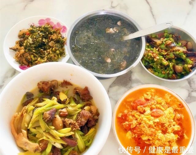 产后第40天,婆婆这样做月子餐,把儿媳妇养得白白胖胖