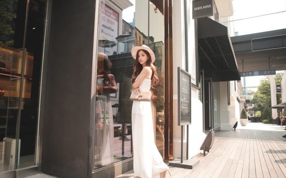  美图|晴天美图孙允珠：维也纳古典雍容抹香修长礼裙