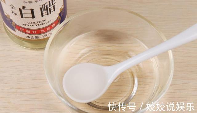 一个养花浇水小窍门,只需放点它,比施肥还管用,开花挡不住!