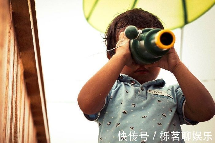 孩子|孩子有这3种“怪异行为”,家长别刻意打压,这是他高智商的表现