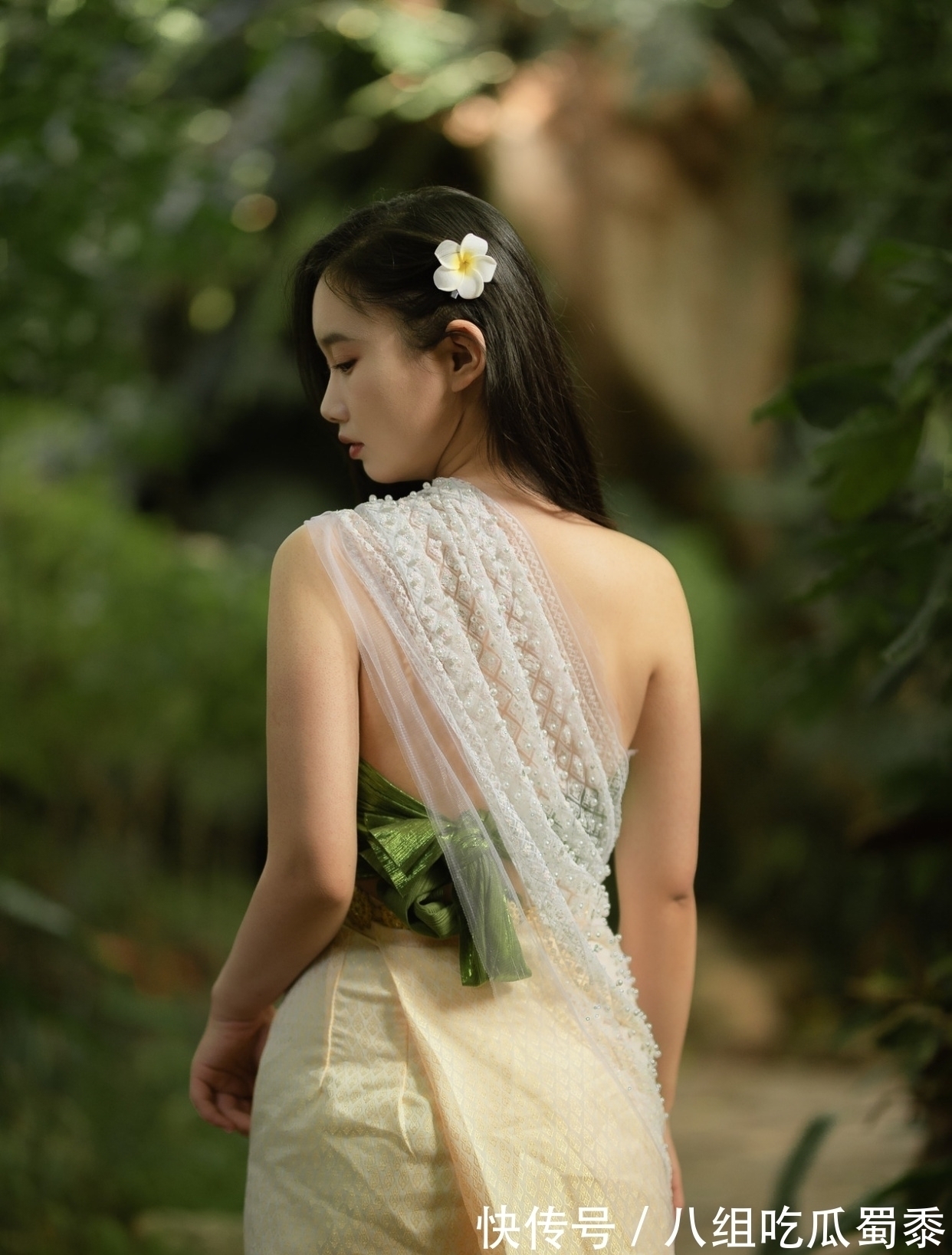 红尘@七绝·十三首丨长鞭战马边关上,忍见夷蛮膝下侯