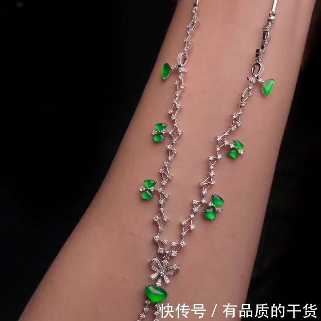 蕾丝 吸睛的项链应该如何选颜色很重要,选择得当让你成为众人的焦点!