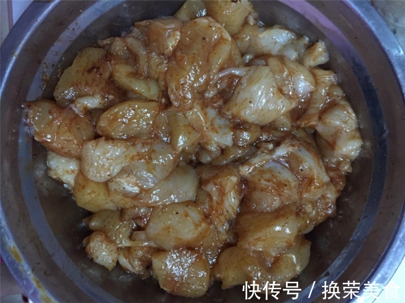 炒鸡不用去外面吃了,这样做,鲜嫩麻辣,超好吃!