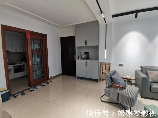 电视墙|第一次在新房过年,很开心!安装轨道射灯,设计了电视墙,很亮眼