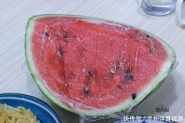 晚餐|晒一下我和老公的晚餐,3个菜成本不到20块钱,两个人都吃撑了