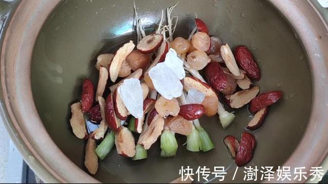 红枣|夜里翻来覆去睡不着,80岁奶奶告诉我一个方法,一把香菜解决难题