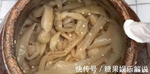 辣椒|它一年四季不贵,多买些晒一晒,密封一存,放2周再吃,太下饭了