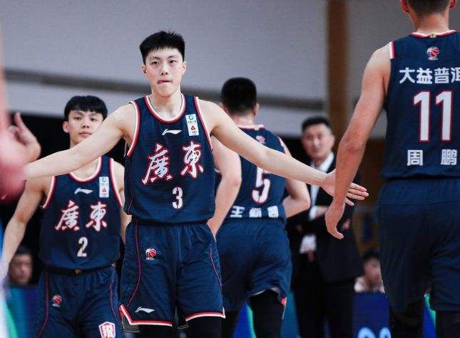 u15|赢35分，赢72分！广东宏远热身赛取离谱大胜，15岁小徐杰被评MVP