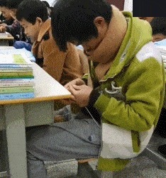 |搞笑GIF趣图:你刚下来的时候经历了什么,怎么这么顽皮呢!