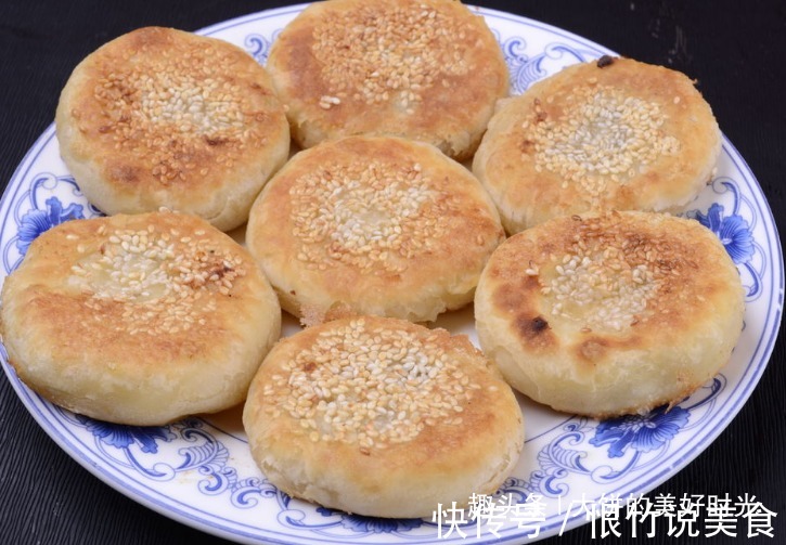 家人爱吃的酥饼，教你如此做，咬一口酥掉渣，喷香营养，总吃不够