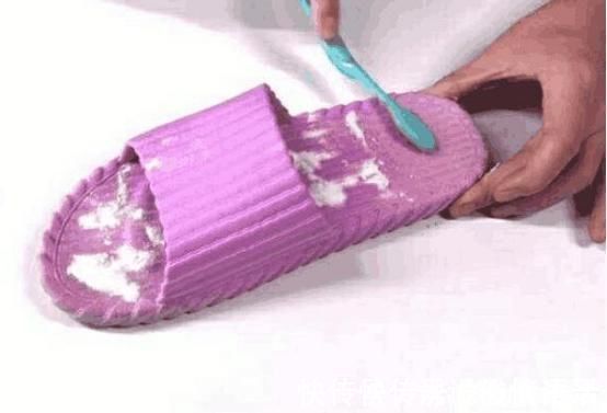 小苏打|拖鞋穿久了,发黑变脏难清洗只要一个“小方法”,马上洁净如新