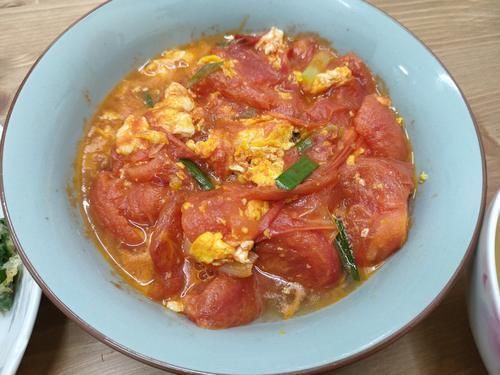 三色|母子2人的晚餐，走红朋友圈，网友：实实在在，清淡又营养