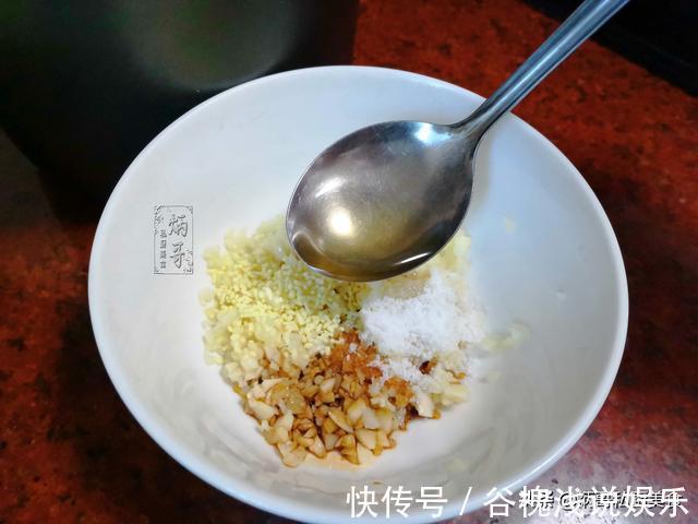 腊肉|夏天,我家就爱这蒸菜,不油炸不爆炒,入锅一蒸就完事,特省事