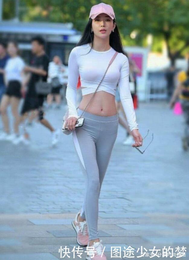 30岁后逛街穿搭如何选简约时尚又简单的打底裤不错,低调又美丽