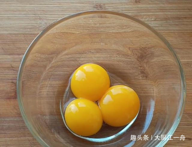 3个鸡蛋1碗面粉，教你在家做桃酥，香甜酥脆入口即化，做法零失败