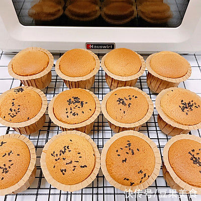 第一次做就成功的纸杯蛋糕 | 烤箱美食